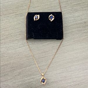 Avon Blue and Gold Necklace Elegant Jewelry